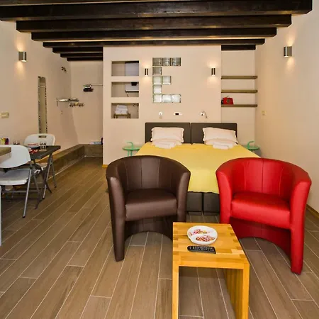 St. Stephen's Square * 赫瓦尔